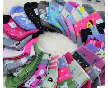 韓國可愛 女士卡通圖案中筒襪 女襪多色可選 襪子批發(fā)